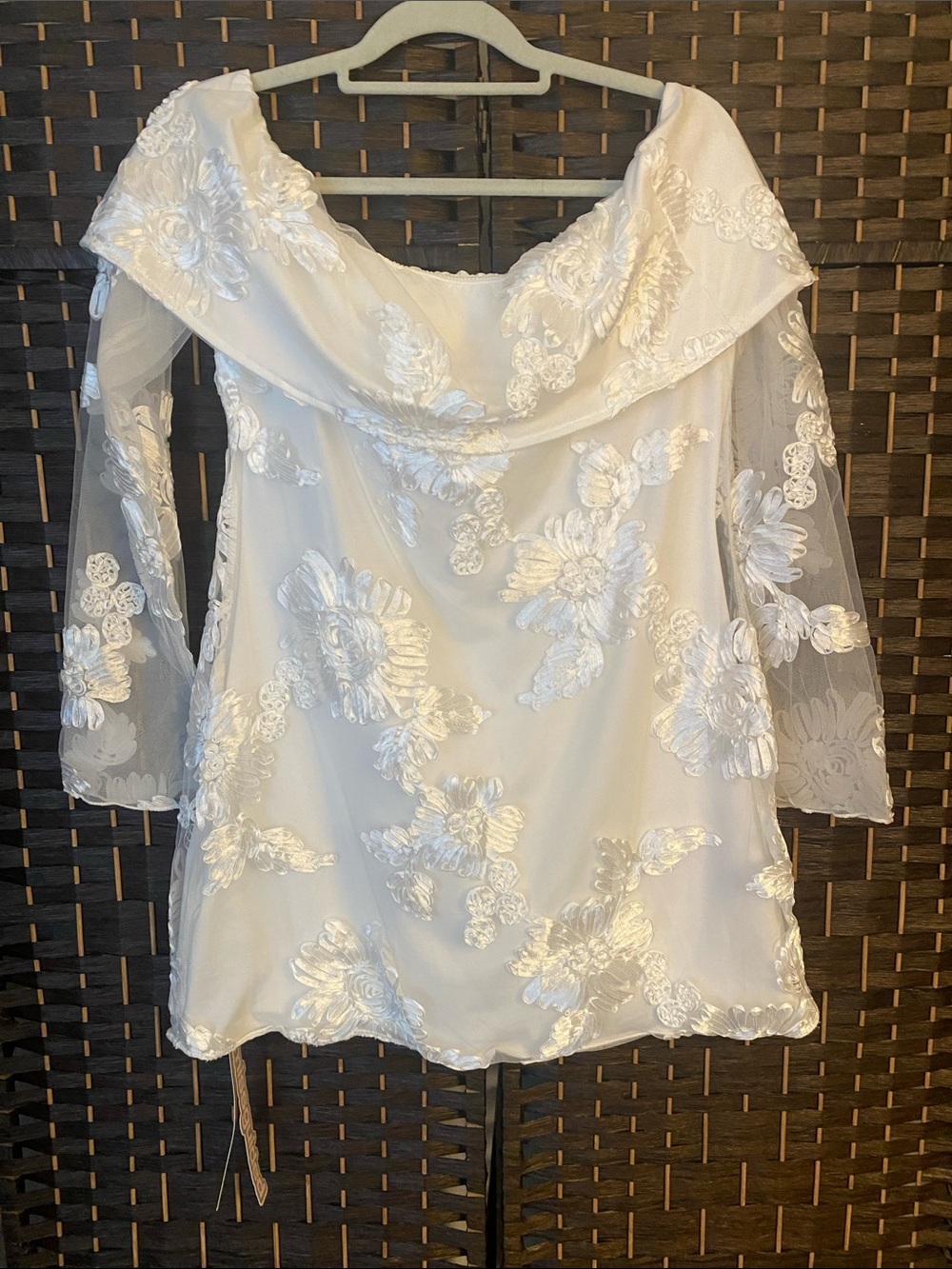 Misguided White Off the Shoulder Mini Dress w/ Satin Floral Detail Size XL NWT - Picture 2 of 5